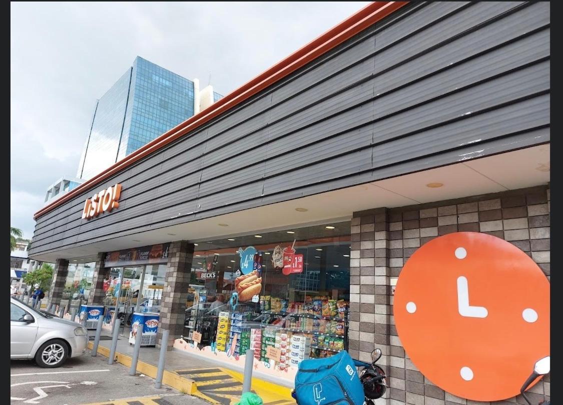 Mega Suite Junto Al San Marino Shopping Guayaquil Exterior photo